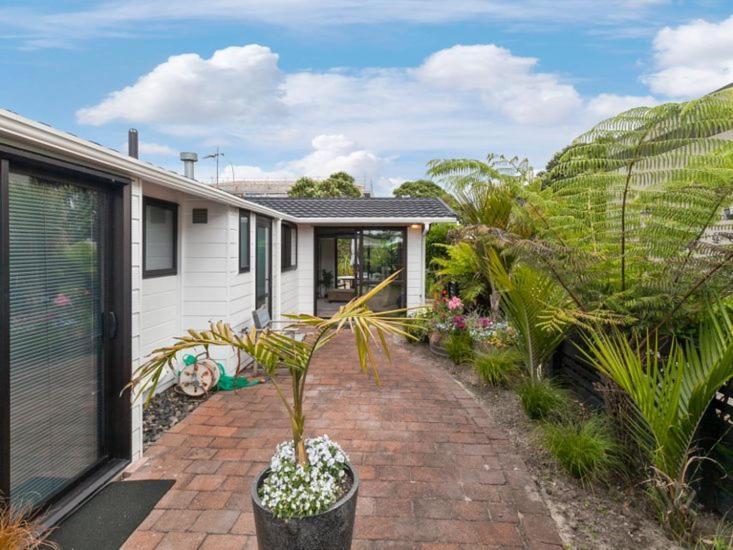 Sandy Toes Holiday Home Orewa Esterno foto